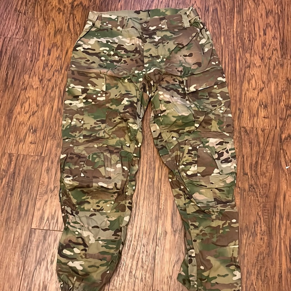 U.S. Army Improved Hot Weather Combat Uniform Pants in Multicam/OCP Size Large